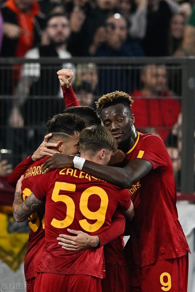 爱游戏-罗马窗口期战术微调，志在欧联名次提升，态度坚定，医务组通报恢复(罗马欧联最新积分榜)